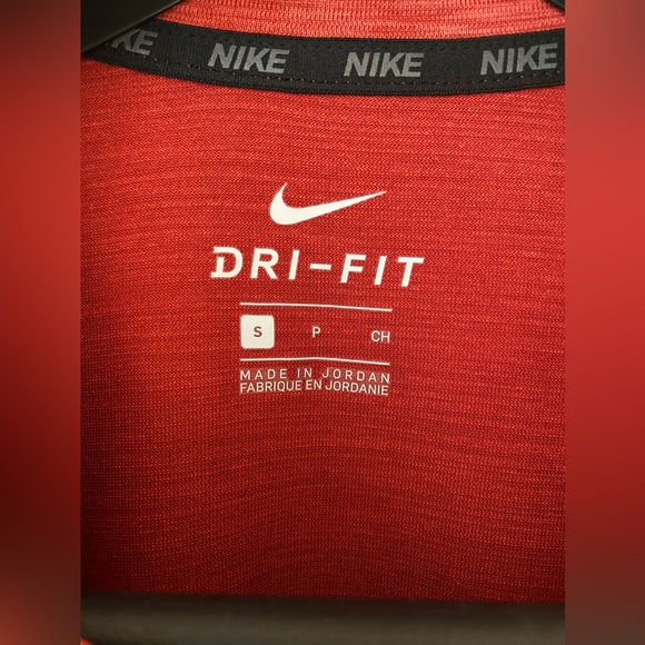 Nike Dri Fit Short Sleeve T-shirt Size S Mens Red Striped made in Jordan - Picture 5 of 7